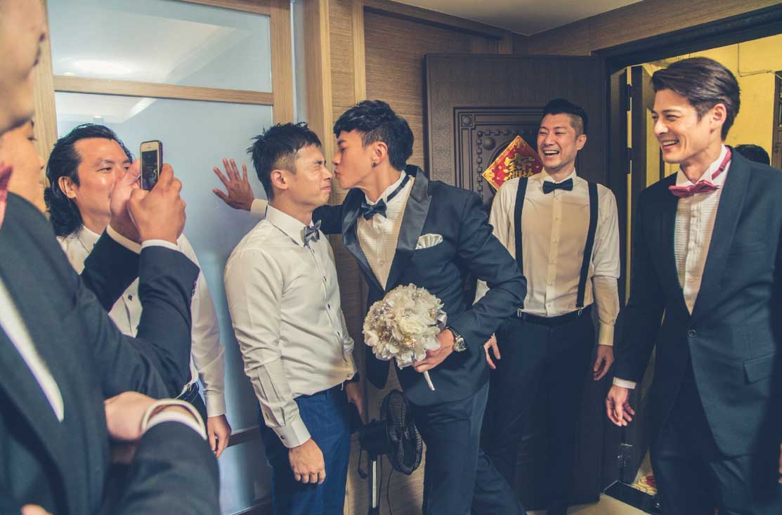 何润东大婚迎娶新娘 Peggy拜别家长数次落泪