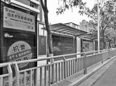 郑州信息学院路8个候车亭恭候一路公交车