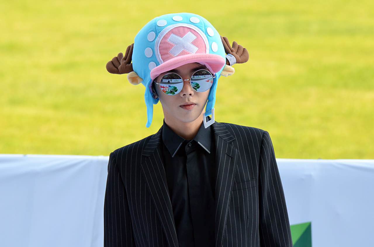 华晨宇潮范儿夺四奖 淡定回应与邓紫棋恋情