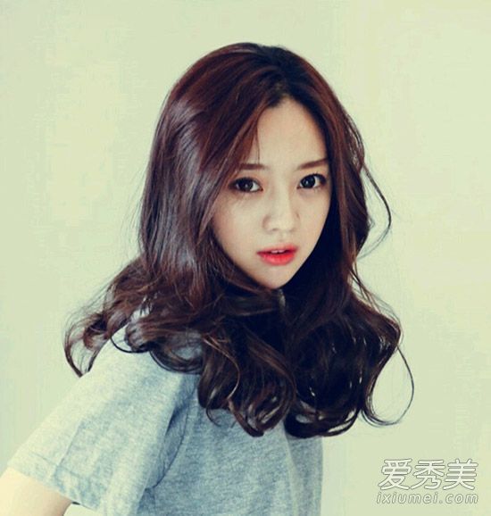 中分卷发发型图片 圆脸妹子专属发型-女人-广西-地方-首页