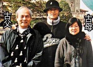 刘德华古天乐是孝顺父母的标准?陈小春才难以逾越