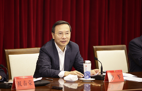 海南脱贫致富电视夜校工作会召开 李军讲话