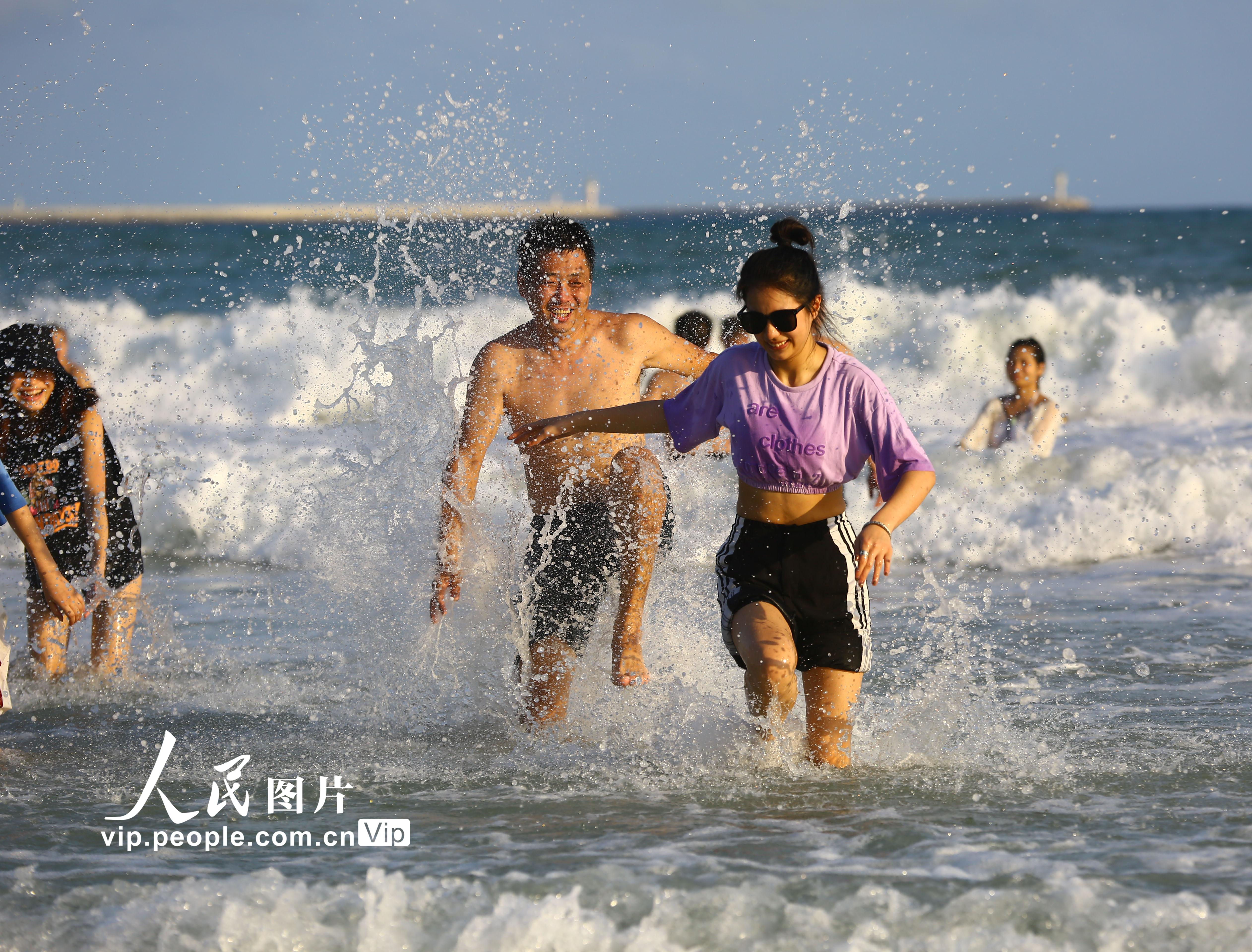 海南三亚：海边戏水 乐享春光--图片频道--人民网