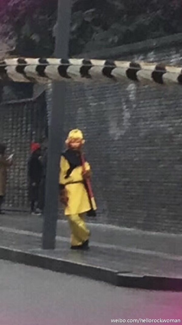 科技 新闻 正文  最近一张街头cos孙悟空的照片在网上热传,网友表示这