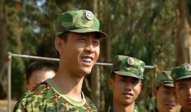 同是王宝强班长不同命 一个风头正劲 一个总当配角不
