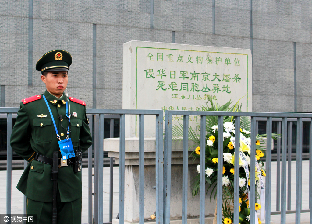 国家公祭日前 市民向南京大屠杀遇难同胞敬献花篮