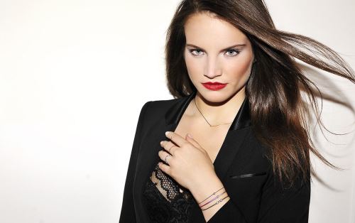 揭秘RedLine大红的背后从国际明星到平民百姓都爱戴!