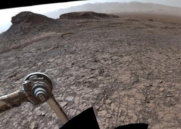 好奇号拍下火星360度全景图 地貌似地球