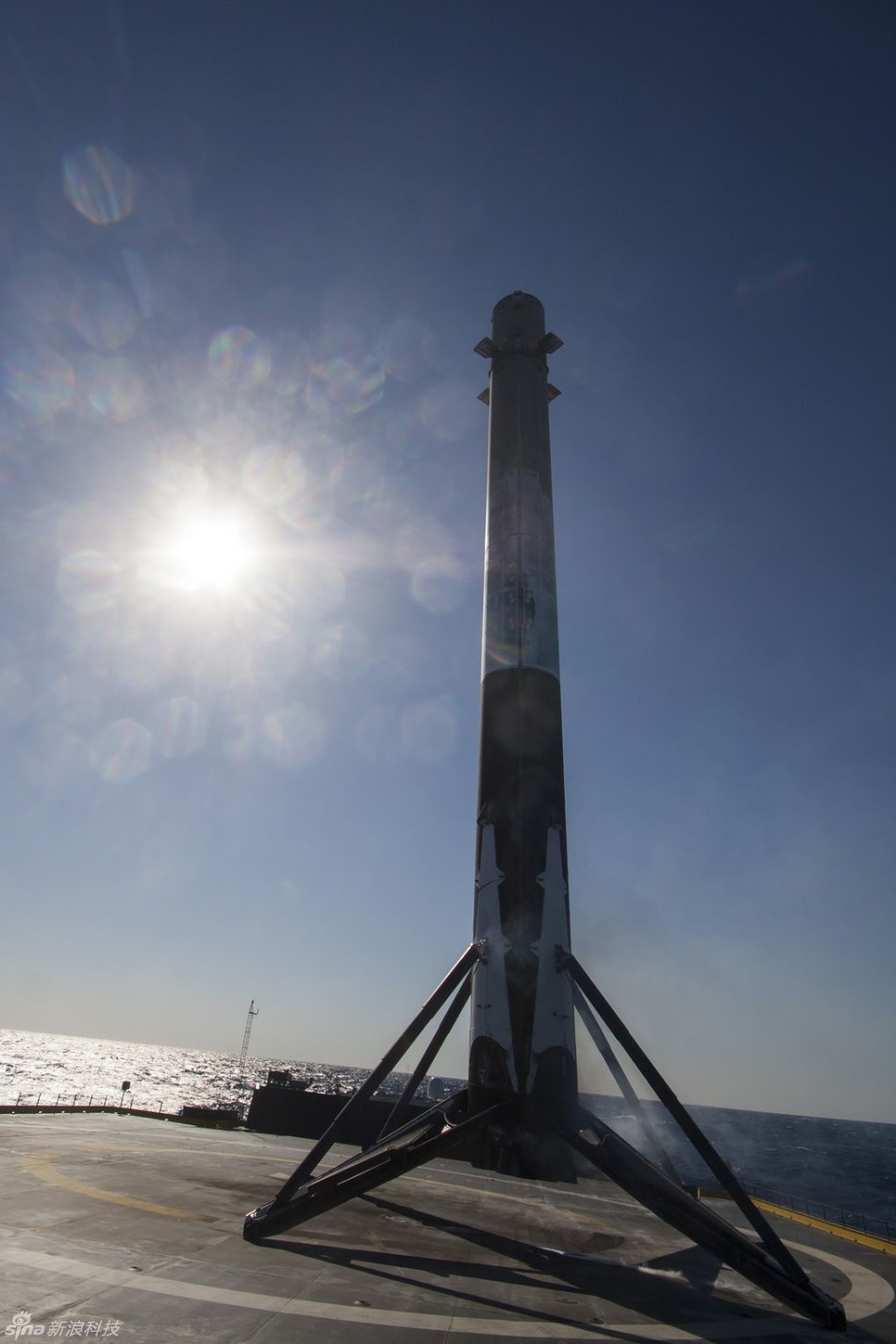 从地面视角看“猎鹰9号”火箭回收