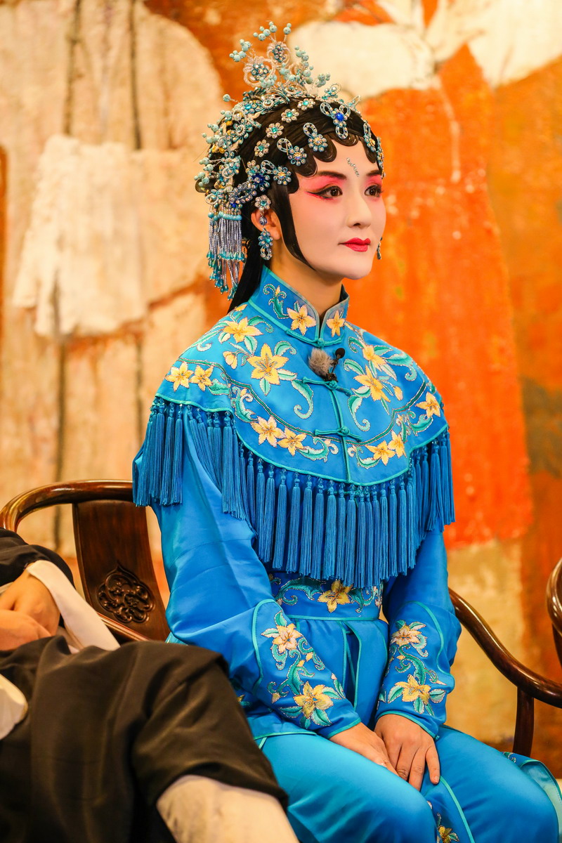 《我们》谢娜挑战昆曲 完美演绎"小青"一角