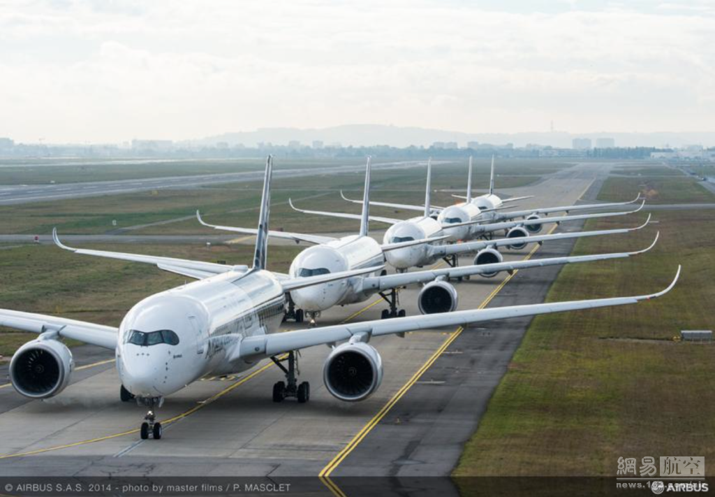 飞行员无意拍下a350和a380比翼齐飞