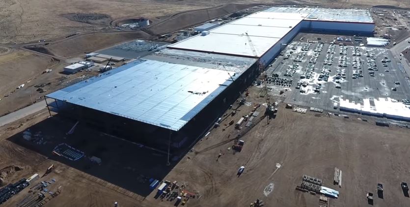 无人机航拍特斯拉超级工厂