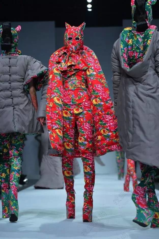 微信微博 正文  gucci floral print silk bowling shirt 划重点 花