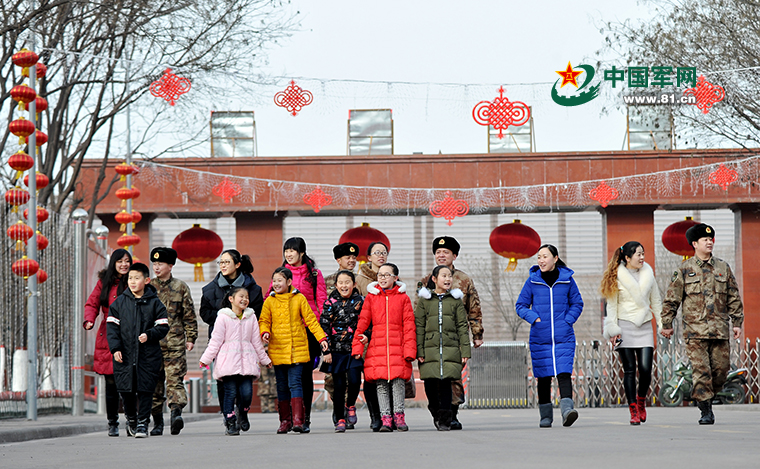 军人在他乡为国尽忠 115名军嫂撑起另一座营盘