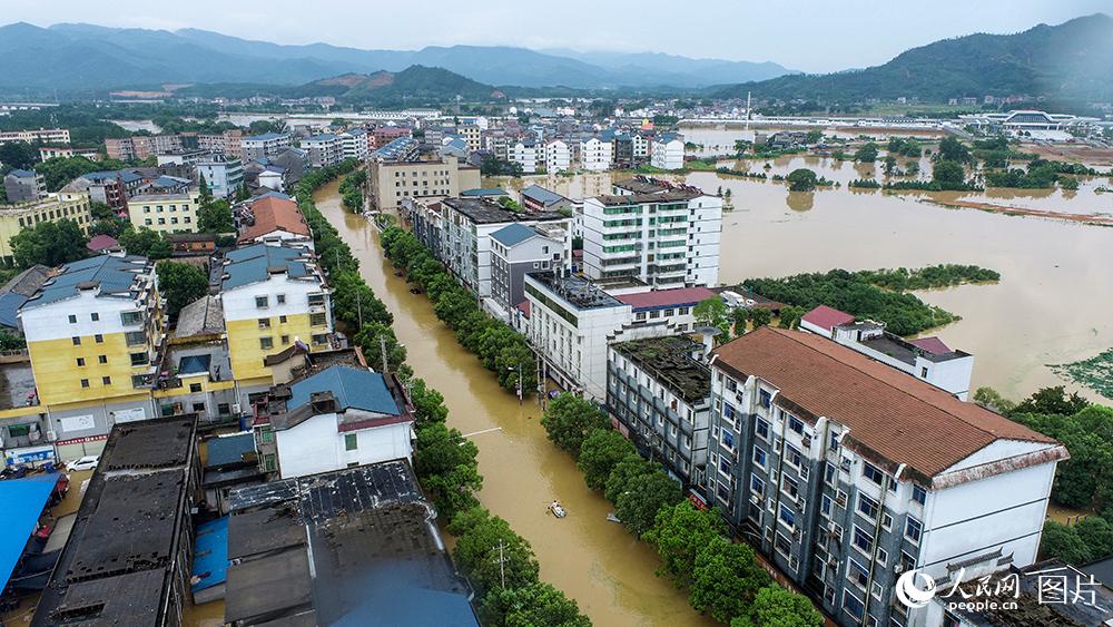 受连日暴雨影响,江西省吉安市峡江县沂江流域水位全面上涨,峡江县