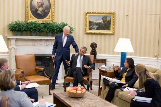 组图:白宫发布年度最佳照片女官员"拳打"奥巴马
