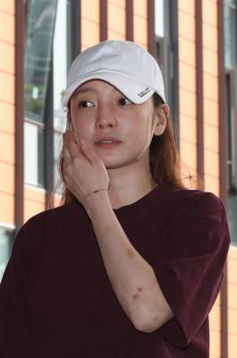 具荷拉前男友拘捕令被驳回!法院:不雅内容没外传