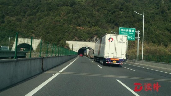 乐广高速北段湖羊角隧道至吉象山隧道路段,因结冰超车道临时交通管制