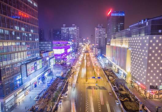 街道口商圈: 群光广场,新世界百货,珞珈创意城,各种商场,各