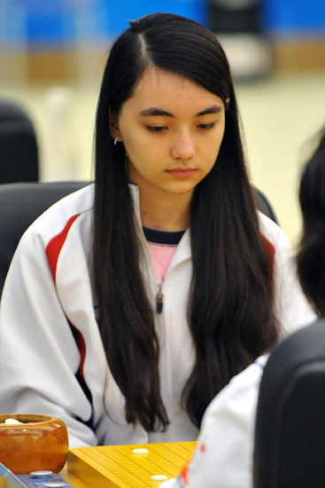 围棋混血美女颜美如仙 曾胜台版阿尔法狗