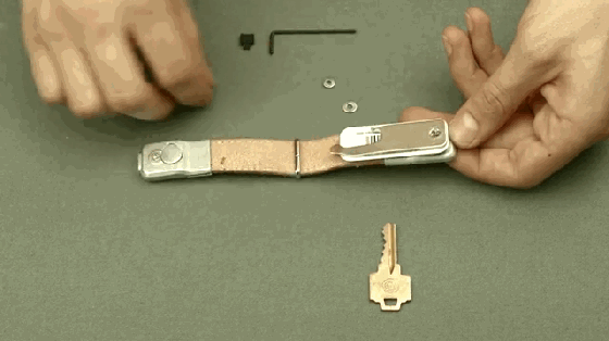 这货简直是钥匙扣里的瑞士军刀 好用到哭