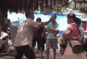 歪果仁是不是以为这种花里胡哨的招数都叫做功夫,从而对